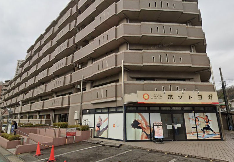 LAVA星ヶ丘店外観（星ヶ丘駅徒歩2分）