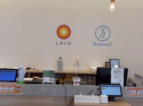 LAVAシティタワー武蔵小杉店 店舗受付｜初めてのホットヨガ体験でも安心して相談できる受付スペース