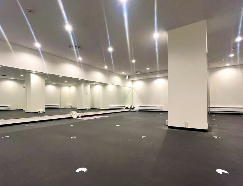 LAVA二俣川店 レッスンフロア｜初心者も安心の広くて清潔感ある快適な空間