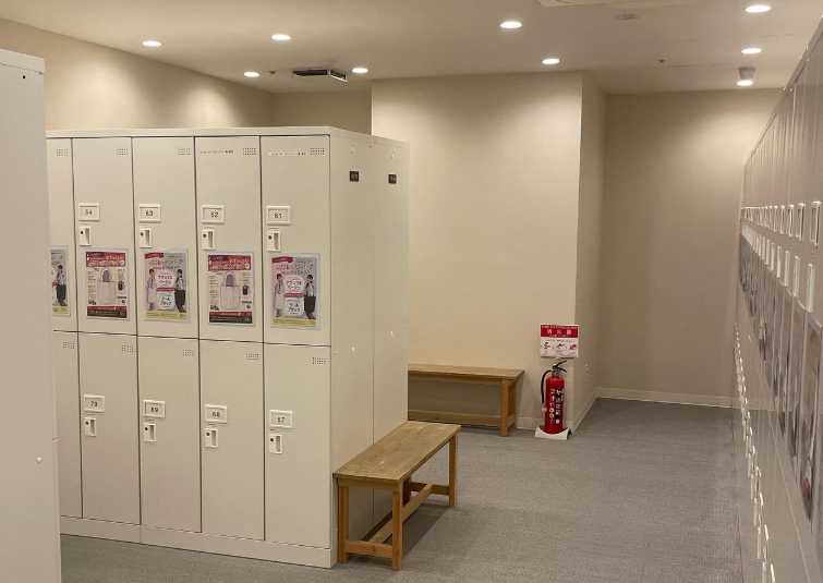 LAVA東神奈川店 ロッカールーム｜男女共用でも清潔で安心して利用できる空間
