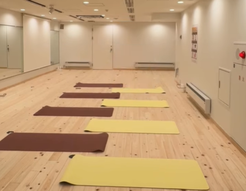 LAVA金山店 レッスンスタジオ｜適温管理で無理なく発汗できる環境、初心者も安心