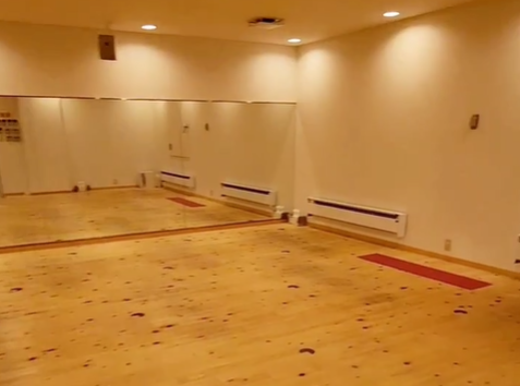 LAVA金沢文庫店 スタジオレッスンフロア｜適温・高湿度で発汗しやすいホットヨガ環境