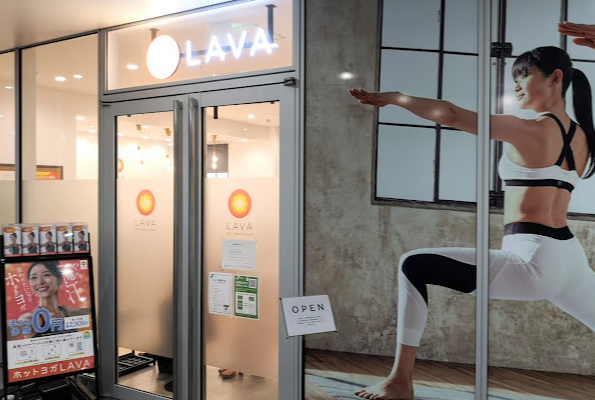 LAVA川崎ゼロゲート店 店舗入口｜川崎駅中央東口徒歩4分、初めてでも入りやすいホットヨガスタジオ