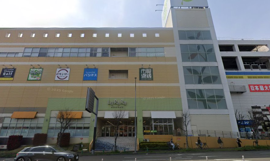 LAVAルララこうほく店外観｜歴博通り歴史博物館脇交差点付近から見たビル全体イメージ