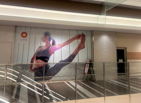 LAVAみなとみらい店 店舗入り口｜初めてでも入りやすい女性専用ホットヨガスタジオの入口