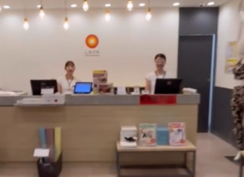 LAVA元住吉店 受付｜スタッフの丁寧な案内で初心者も安心できる受付カウンター