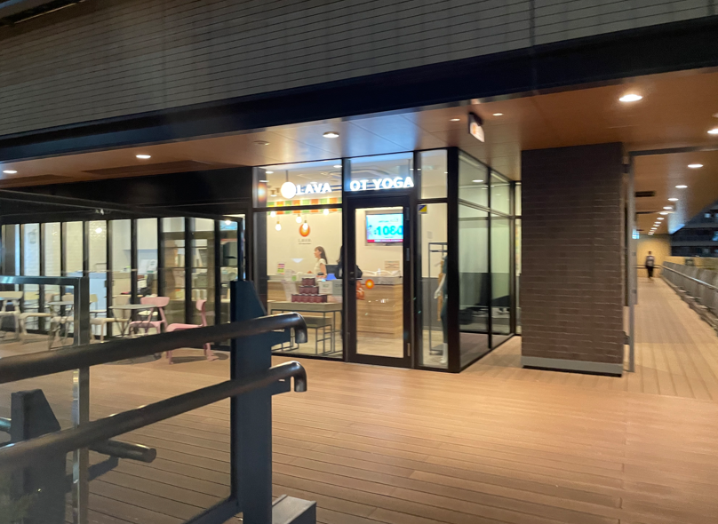 LAVA武蔵小杉Kosugi 3rd Avenue店 店舗入口｜JR南武線・武蔵小杉駅西口徒歩1分で初めてでも入りやすいスタジオ