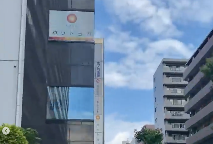 LAVA相模原店 ビル外看板｜相模原駅南口から徒歩4分で通いやすいホットヨガスタジオ