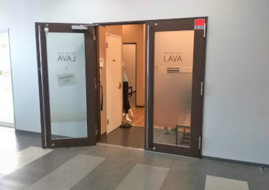 LAVA新杉田店 店舗入口｜初めてでも安心して入りやすい男女共用スタジオ