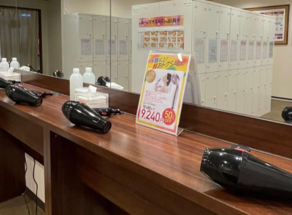 LAVA新百合ヶ丘店 パウダールーム｜清潔感があり身支度しやすい快適な設備環境