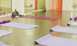 LAVA鴨居店レッスンスタジオルームイメージ｜女性専用ホットヨガを快適に行える空間