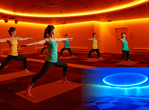 LAVA鶴見店 暗闇スタジオレッスン風景｜初心者も参加しやすいホットヨガ体験