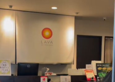LAVA横須賀中央店 受付｜初めてでも安心して利用できる清潔感のある受付スペース