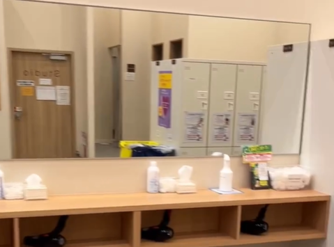 LAVAイオンモール与野店のパウダールーム｜レッスン後も快適に利用できる設備環境