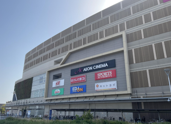 ホットヨガLAVAイオンモール名古屋茶屋店が入るイオンモール名古屋茶屋外観｜国道302号線「両茶橋東」交差点から東へ進んだ立地