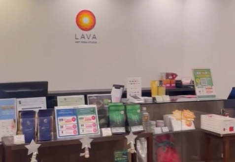 LAVA茅ケ崎店 受付｜茅ケ崎駅近くで初心者も安心して利用できる清潔感のある受付スペース