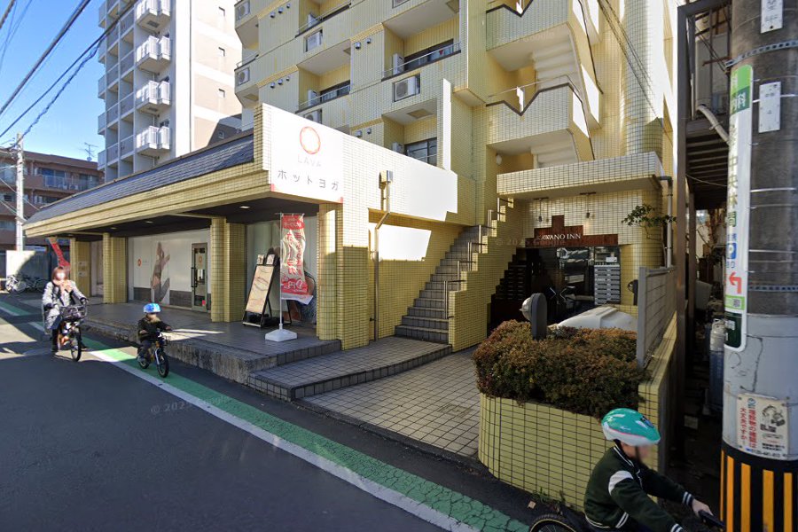 LAVA中央林間店 ビル外観｜中央林間駅北口徒歩2分・東急田園都市線西口徒歩4分のホットヨガスタジオ