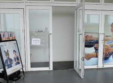 LAVAフレスポ小田原シティーモール店 店舗入口｜シティーモール北バス停下車すぐで初めてでも入りやすい立地