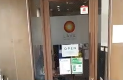 LAVA藤沢駅前店 店舗入口｜JR藤沢駅南口徒歩2分、初めてでも入りやすいホットヨガスタジオ
