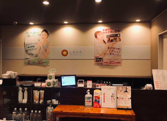 LAVA東大宮店 受付カウンター｜スタッフ常駐で初心者も安心のサポート体制が整う女性専用スタジオ