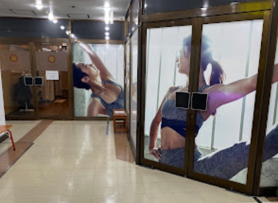 ホットヨガLAVA川越店の店舗入口｜女性専用スタジオのエントランス風景