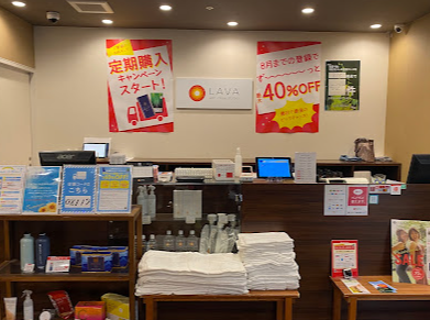ホットヨガLAVA川越店の受付カウンター｜来店時に手続きするフロント周辺