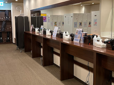 ホットヨガLAVA川越店のパウダールーム｜レッスン後に身支度できる清潔な空間