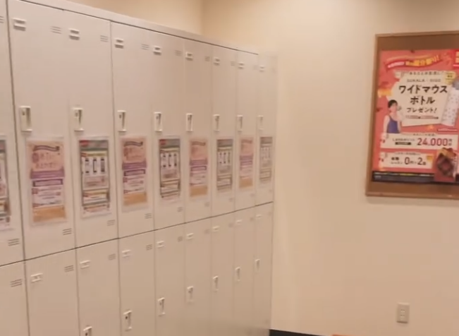 ホットヨガLAVA小手指店 ロッカールーム内の様子｜女性専用で落ち着いた空間