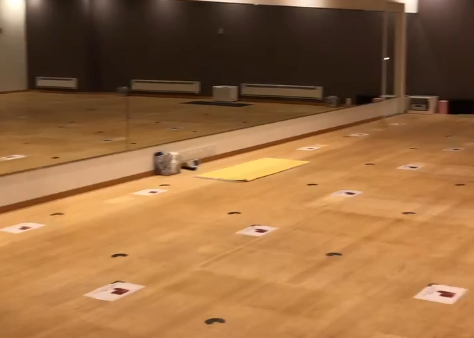 ホットヨガLAVA名古屋mozoワンダーシティ店のウッドストーンスタジオ｜床から温まる遠赤外線環境