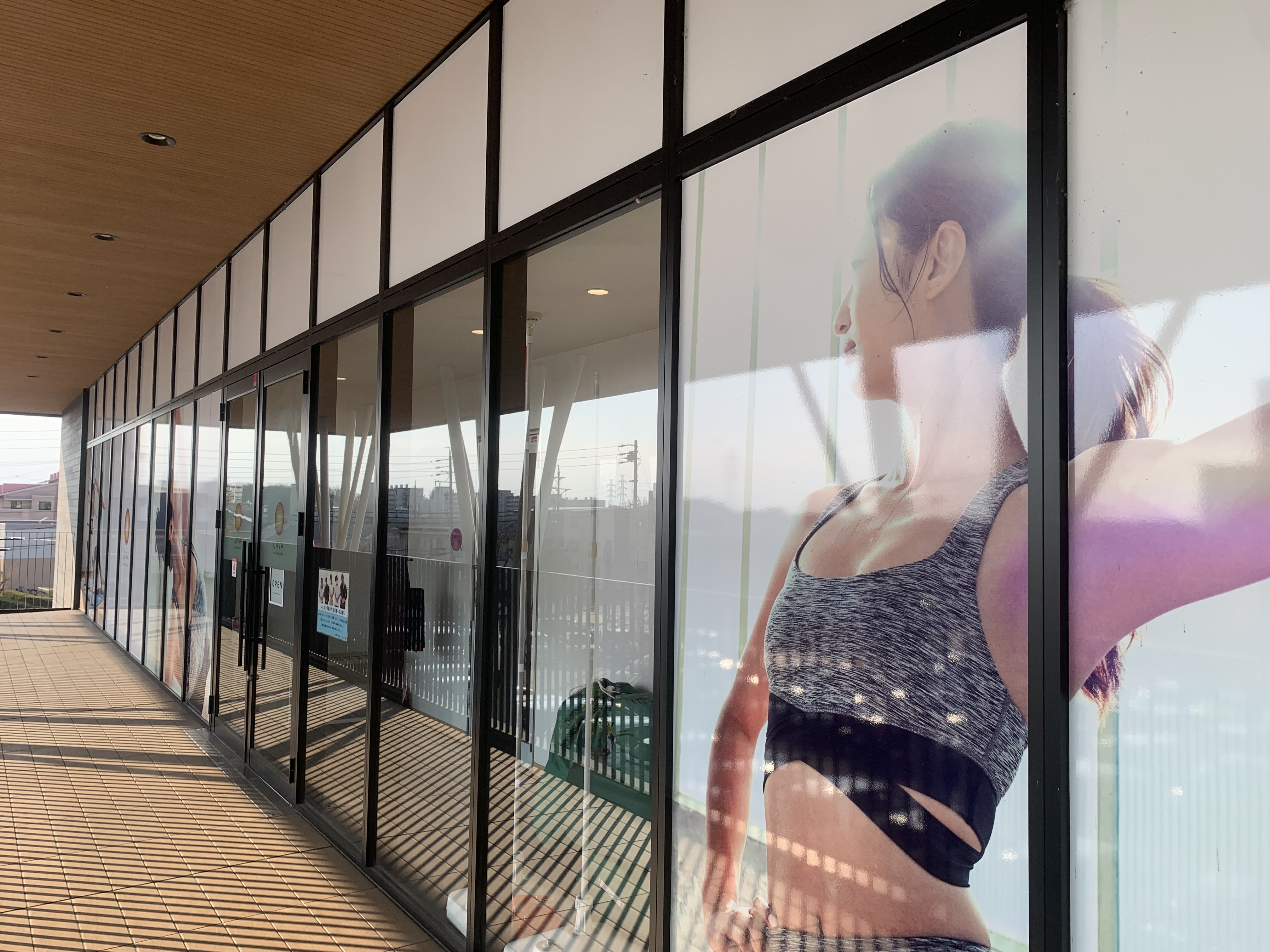 ホットヨガLAVA日進香久山店 外装｜クリスピー・クリーム・ドーナツ上2F