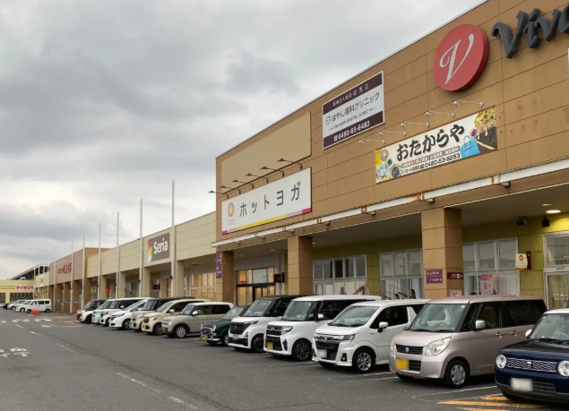 ホットヨガLAVAビバモール加須店 ビバモール加須一番街外観|国道125号線沿い・加須ICから車約10分