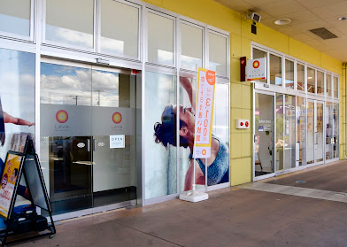 ホットヨガLAVAビバモール加須店 正面入口の様子｜ビバモール加須一番街内の男女共用スタジオ