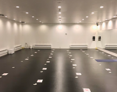 ホットヨガLAVAビバモール加須店 スタジオレッスン風景|室温管理された空間で行う男女共用プログラム