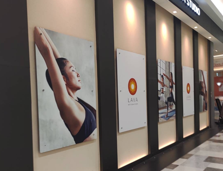 LAVAイオンレイクタウン越谷店｜商業施設内にある店舗外装の様子