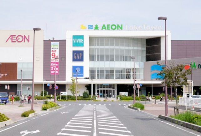 LAVAイオンレイクタウン越谷店｜イオンレイクタウンmori外観と周辺環境（越谷レイクタウン駅北口徒歩15分）