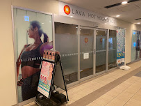 LAVA上尾店 店舗入口と外装デザイン|上尾駅東口徒歩1分の駅前立地