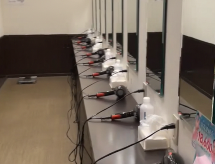 LAVA平塚店 パウダールーム|設備が整いレッスン前後も快適に使える清潔なパウダールーム