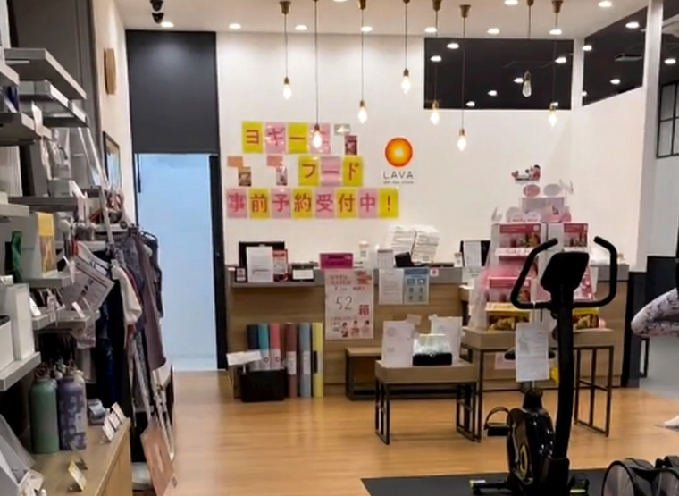 ホットヨガLAVA一宮尾西店 受付カウンター内観｜女性専用スタジオ受付