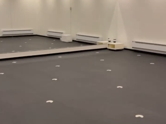 ホットヨガLAVA犬山店｜最大44名が参加できる男女共用ホットヨガスタジオの広いレッスン空間（イメージ）