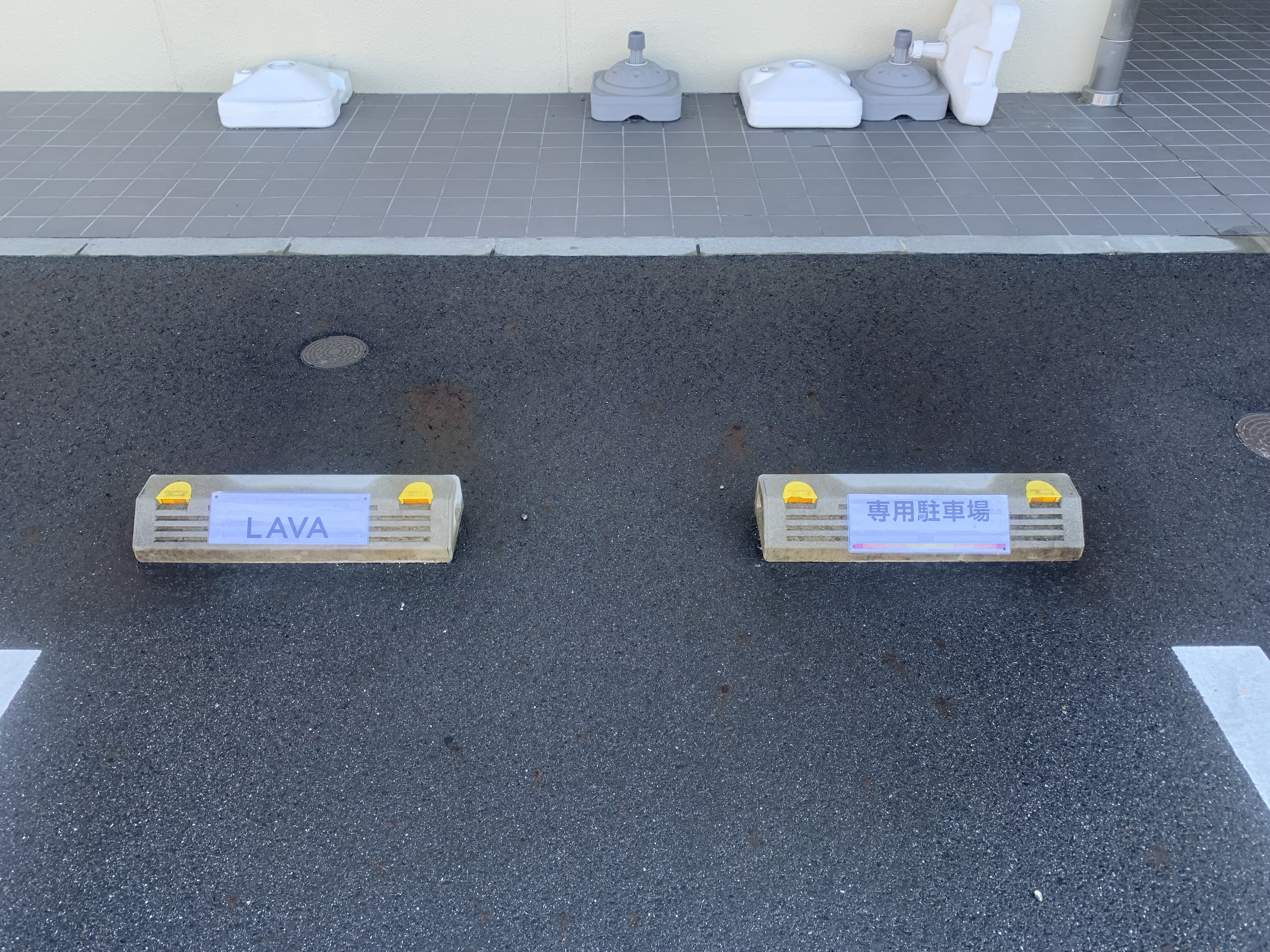 LAVA小牧郷中店 専用駐車場スペースの様子｜車で便利なアクセス環境