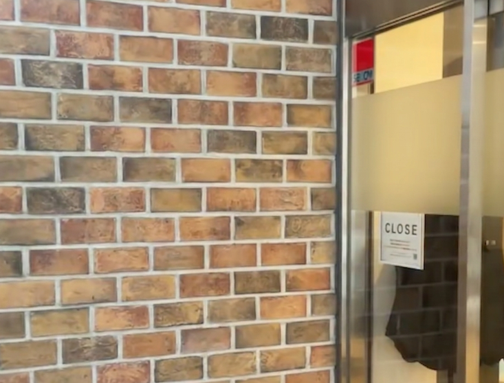 ホットヨガLAVA扇町店の店舗入口|大阪市北区天神橋ブラーヴォ扇町2Fの女性専用スタジオ入口