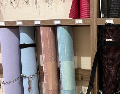 ホットヨガLAVA湘南台店 マットキープ棚エリア｜会員用マット保管スペース