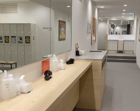 ホットヨガLAVA草加マルイ店 パウダールームとロッカールーム内観|女性専用設備