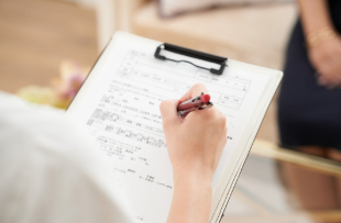 ホットヨガ体験のカウンセリング風景